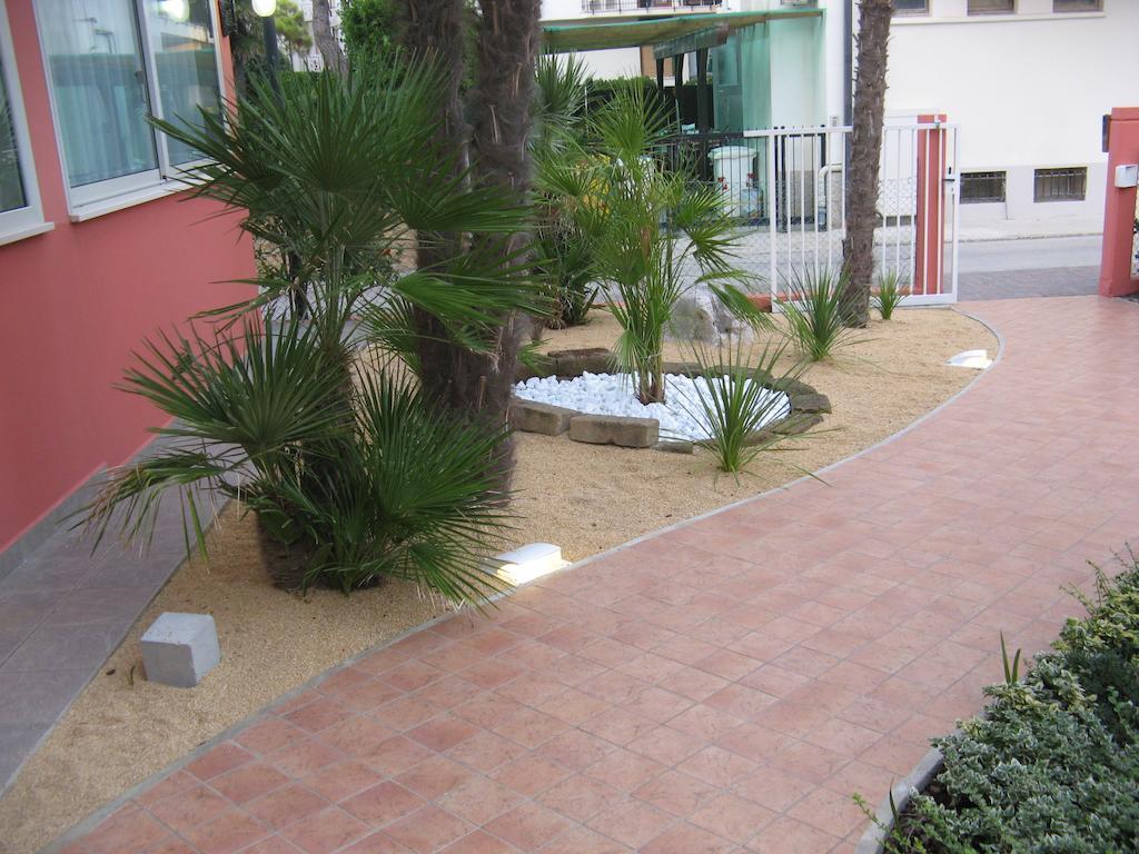 Hotel Villa Maria Caorle Exterior foto